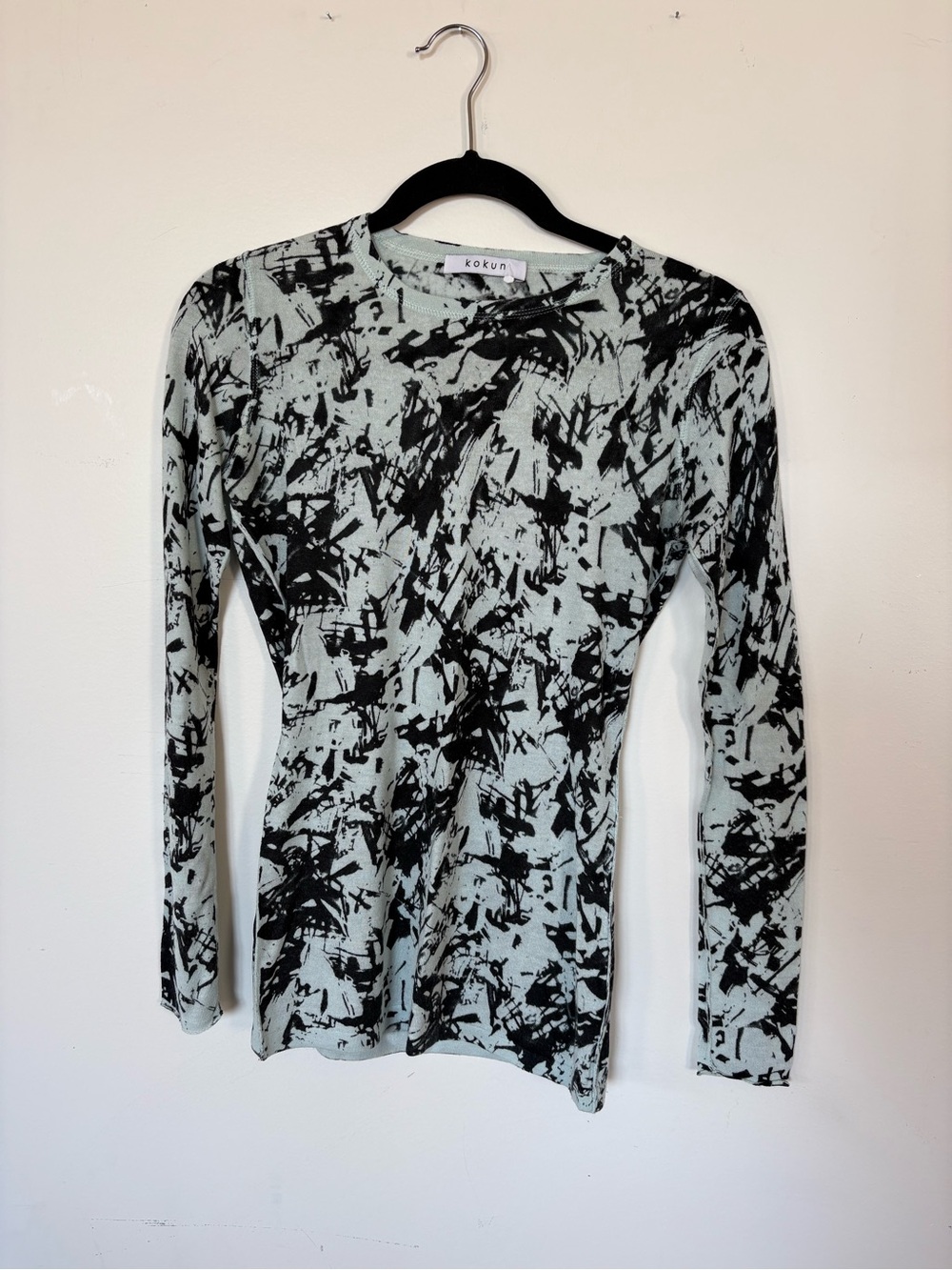 KOKUN Women's Light blue and Black Abstract Print Long Sleeve Top